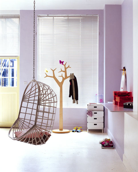 ÄLDRE BARN I tonåren brukar stilen ändras ofta och då är det bra att välja en neutral färg för att det enkelt ska gå att ändra detaljerna. Populära kulörer just nu är olika nyanser av grönt, blått och natur och olika nyanser av grått och beige.