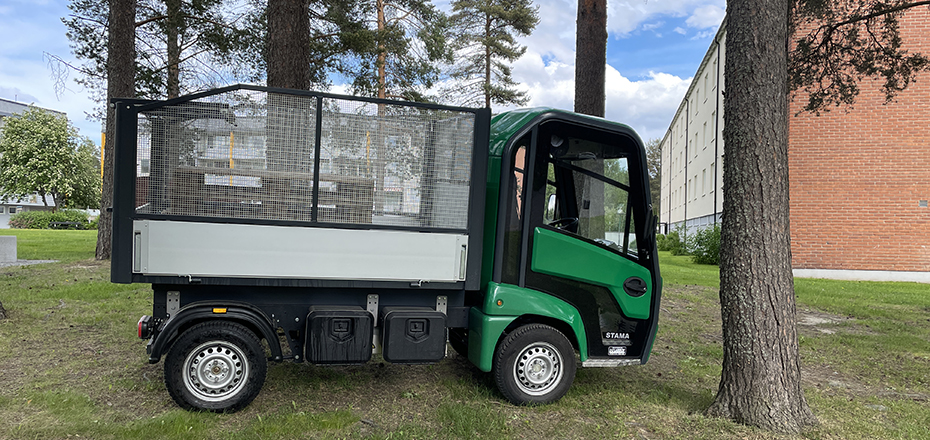 I Skellefteå har en eldriven lätt lastbil köpts in. Den underlättar arbetet i HSB Norrs största bostadsrättsförening.
