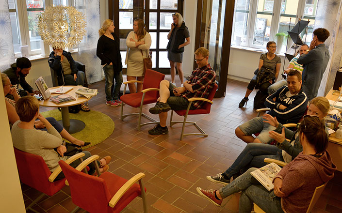 Väntan på kontoret