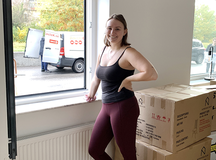 Alba Forés flyttar in