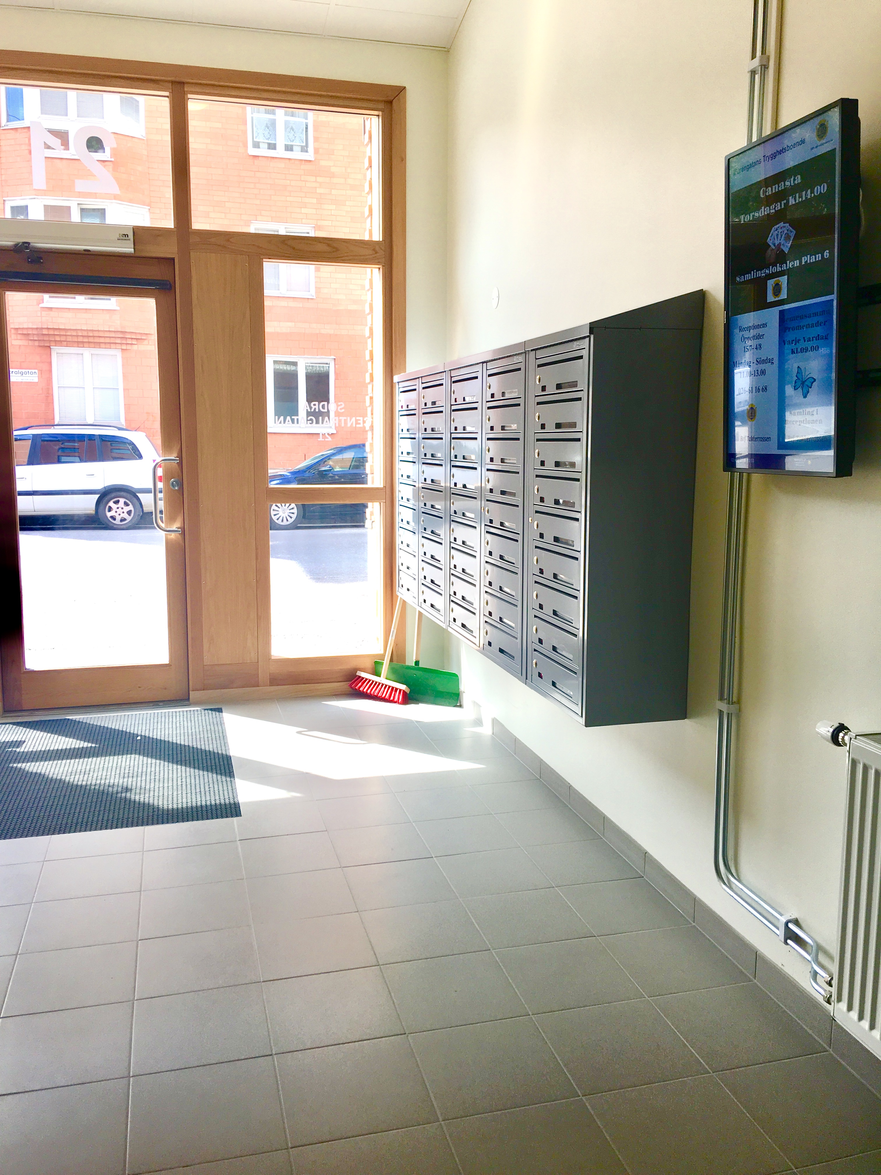 Trapphus vid entré där postboxarna finns