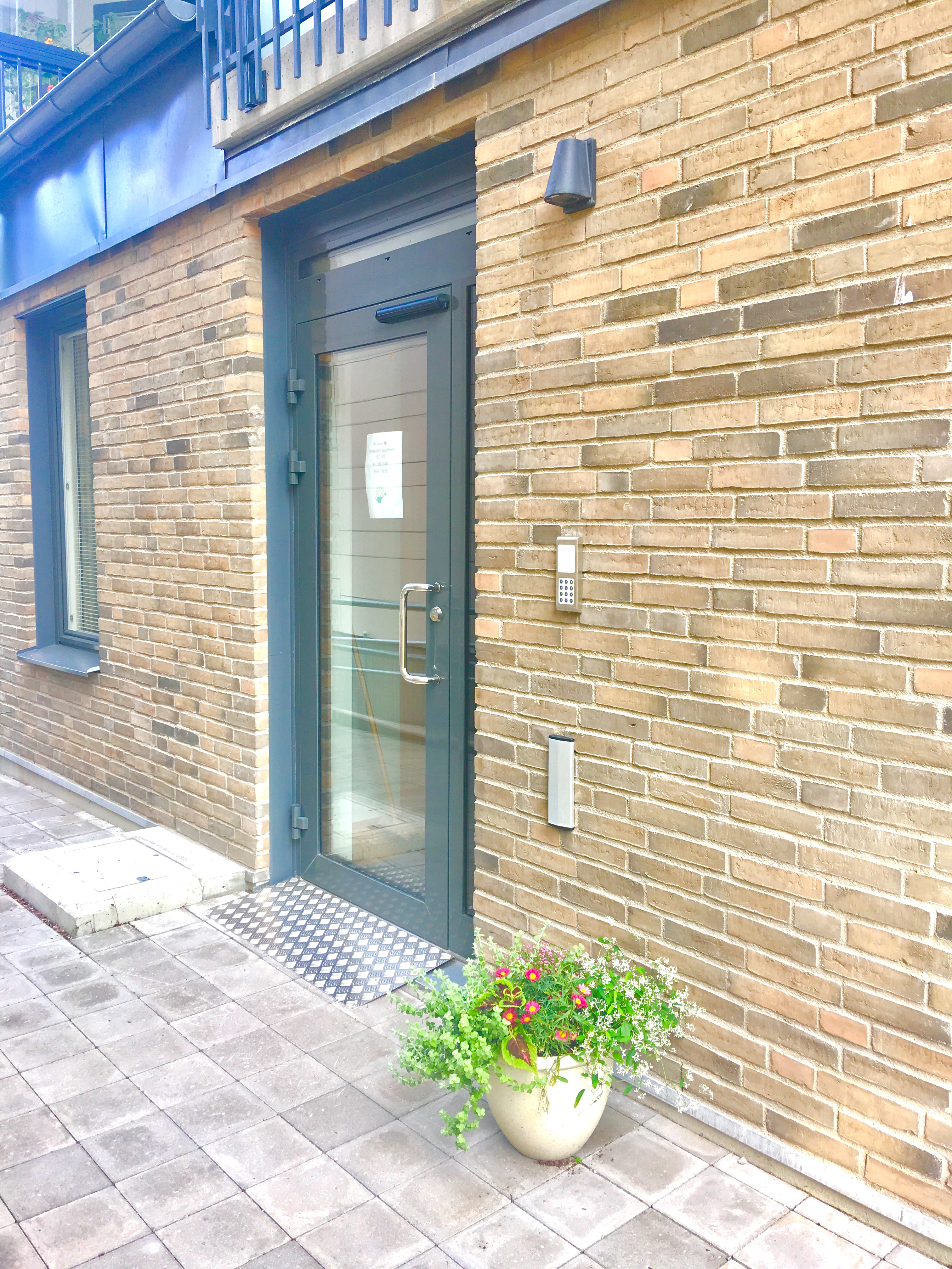 Ingång till receptionen