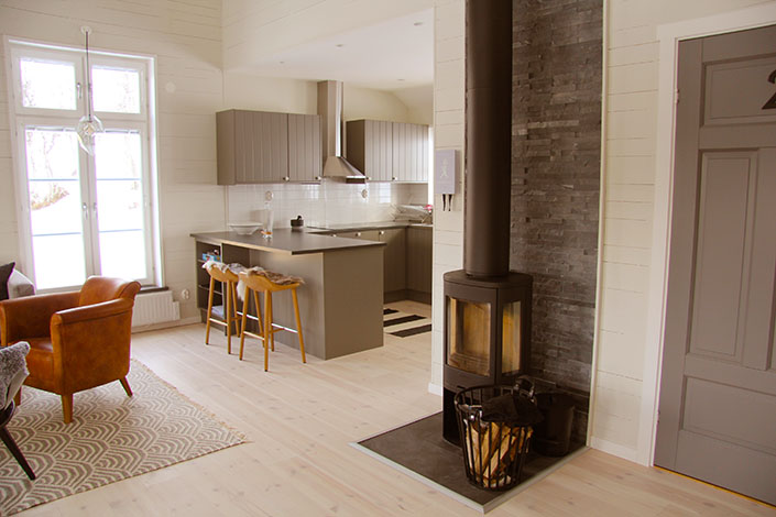 Braskamin i storstugan på övre våningsplanet