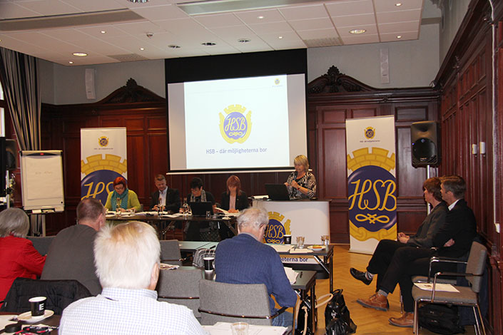 Lilly Englund, PWC, föredrar revisorernas berättelse över granskningen av förvaltningen och räkenskaperna för 2016.