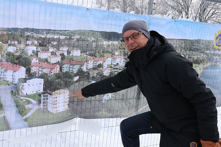 Mats kommer att bo på femte våningen med utsikt över havet och nära centrala Härnösand.