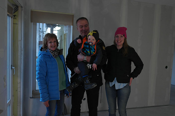 Ann-Kristin och Lars Stolt med dottern Johanna Stolt och hennes son Emil. Ann-Kristin, Lars, Emil, Johanna Stolt