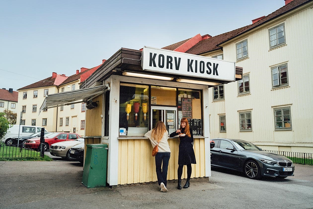 Den välkända korvkiosken "Korv Kiosk" på Mariagatan.